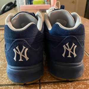 New York Yankee Reebok’s size 12
